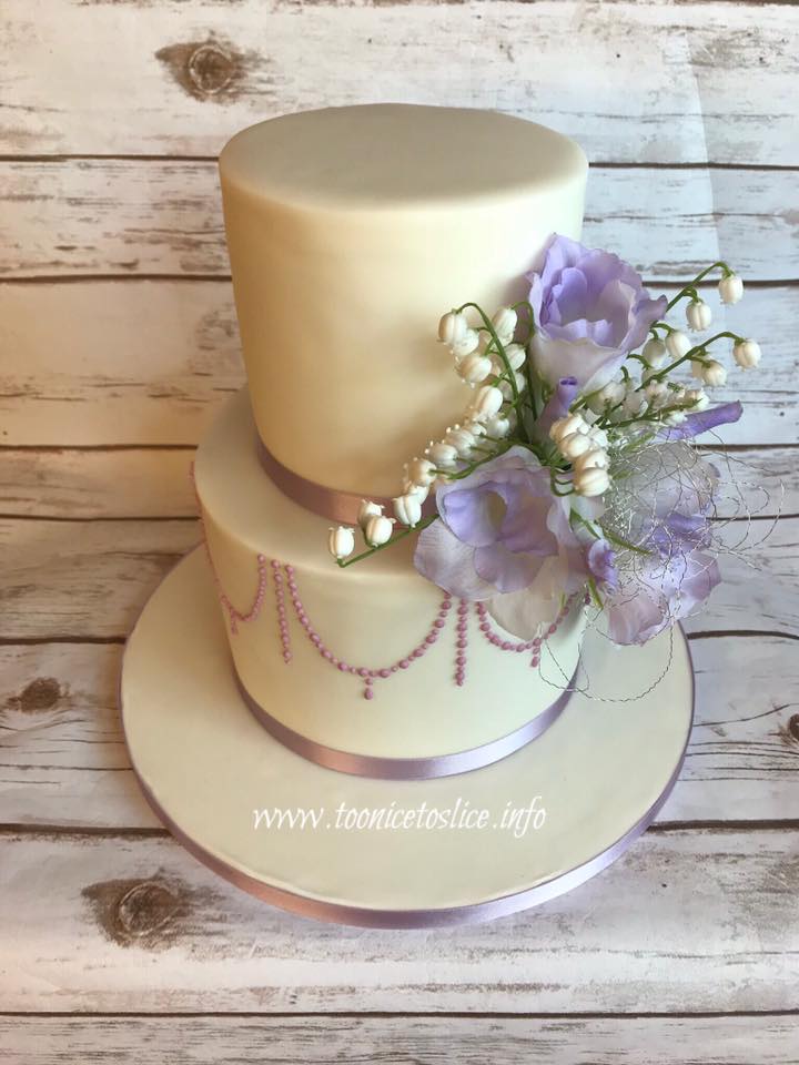 25 Gorgeous And Delicious Two-Tier Wedding Cakes - Weddingomania